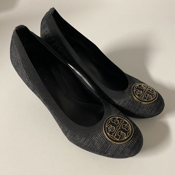 Tory Burch Pump Caroline Tweed Black Gold Round Toe Logo 9 M 3" Heel - Picture 2 of 11